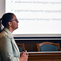 A szépségiparban működő vállalkozóknak szerveztek előadást az iparkamarában a kémiai biztonságról