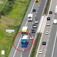 Drónnal a szabálytalan sofőrök nyomában az M5-ös autópályán