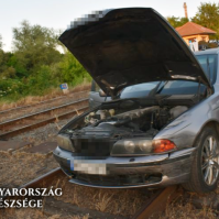 A vasúti síneken ért véget a rendőrök előli menekülés