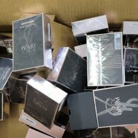 Illatozó alkatrészek az M5-ös autópálya hetényi pihenőjében