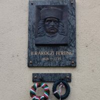 II. Rákóczi Ferenc emléktáblájánál tartanak koszorúzást