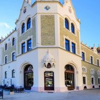 Napirend utáni felszólalásban tette szóvá a Lechner Kávéház teraszának kialakítását az ellenzéki képviselő