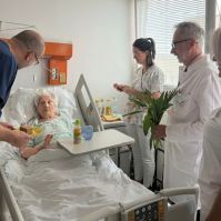 Százéves lett Piroska néni, akit a kórházban köszöntöttek fel
