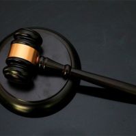 Álrendőrként raboltak Kecskemét belvárosában – Jogerős ítélet született a párossal szemben
