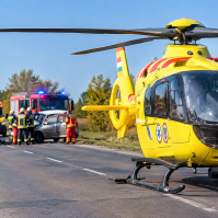 Mentőhelikopter is érkezett a Miske és Hajós között történt balesethez