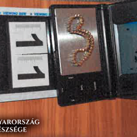 Családi vállalkozásban árulták a kristályt