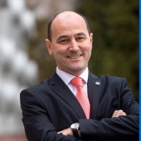 Magyar Arany Érdemkereszt kitüntetést kapott Kurdi Viktor