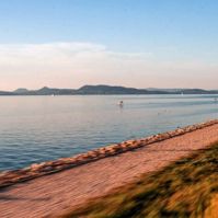 Nyári főszezoni menetrend: Kecskemétről közvetlen vonatjárat lesz a Balatonra