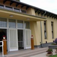 De mi lett a nővel? Ismét ingyenes színházi előadás lesz Helvécián