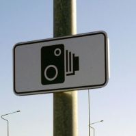 Ötven helyett 106 kilométeres tempóval hajtott