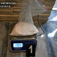 Kristállyal kereskedő három kecskeméti család tagjai ellen emeltek vádat