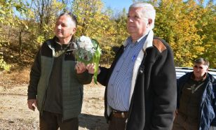 Koszorúzással emlékeztek Krisztus szolgálatára Izsák-Matyópusztán
