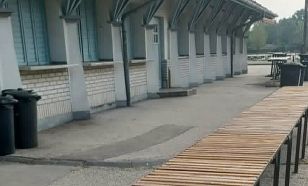 Megújulnak az elárusító asztalok a Szent László körúti vásártéren