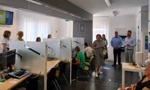 Navracsics Tibor: emeljük a béreket a közszolgálatban