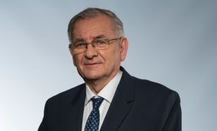 Újraválasztották Lezsák Sándort a Nemzeti Fórum elnökének