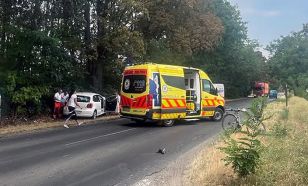 Kerékpárost gázolt egy autó az 5202-es úton, mentőhelikopter is érkezett