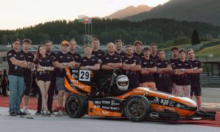 Történelmi eredményt ért el a Neumann János Egyetem csapata a Formula Student Austrián