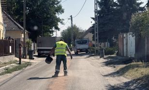 Folyamatosan dolgoznak a kifolyt olaj semlegesítésén Kecskeméten