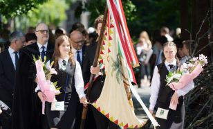 Ballagási istentiszteleten búcsúztak a nyolcadikosok a Kecskeméti Református Általános Iskolában