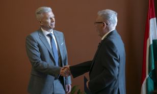 Mandátumátvétel Kecskeméten: megkezdődött a képviselők megbízóleveleinek átadása