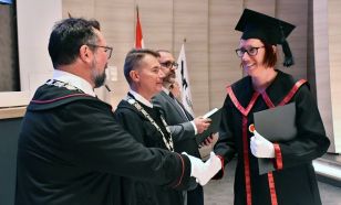 Ünnepélyes keretek között adták át az MBA diplomákat a Neumann János Egyetemen