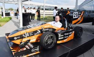Leleplezték a Neumann Formula Student Team új versenyautóját