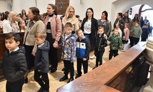 Új elsősök befogadása a Kecskeméti Református Általános Iskolába