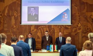 Dr. Szobonya Zoltánra emlékeztek a kecskeméti Megyeházán