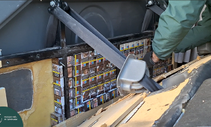 Az oldalsó rekeszek és az ülések háttámlája is dohánytermékkel volt megtömve a bolgár szerelvényen