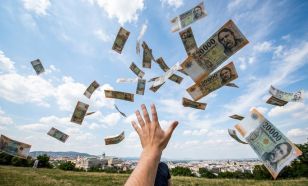 Év végével kivezeti a közszolgálati dolgozók évi egymillió forintos támogatását a kormány