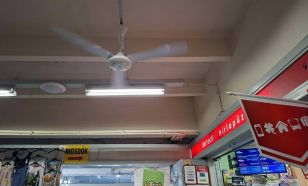 Ventilátorok enyhítik a hőséget a Budai utcai piaccsarnokban