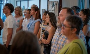 Megnyílt a 33. Tiszaalpári Alkotótábor kiállítása a Bács-Kiskun Vármegyei Kereskedelmi és Iparkamarában