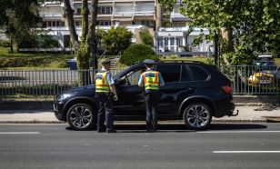 Mobil-razzia: Jövő héten ellenőrzi a rendőrség a vezetés közbeni mobilozást