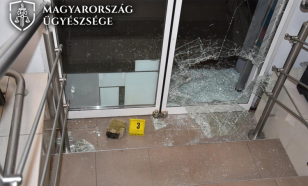 Háromszor is betört a piaci büfébe