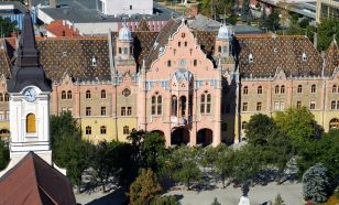 Kecskemét Önkormányzata idén is támogatja a rászoruló családok iskolakezdését