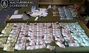 Fogyasztókat és kereskedőket ellátó droghálózatot működtettek