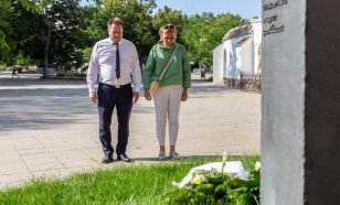 Rendhagyó megemlékezés Kecskeméten: néma főhajtással és koszorúzással emlékeztek a kuláküldözöttekre