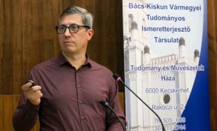 Telt ház előtt beszéltek a szürkehályogról