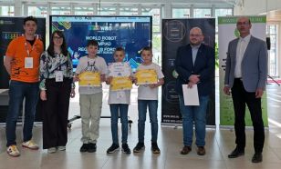 Robotok és kultúra találkozása Kecskeméten: a Neumann János Egyetem adott otthont a WRO regionális fordulójának