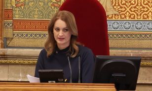 A parlamenti balhék után elnézést kért az országtól Forsthoffer Ágnes: „...nem voltak méltóak...”