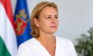 Szemereyné Dr. Pataki Klaudia: „A takarékoskodást magunkon kezdjük”