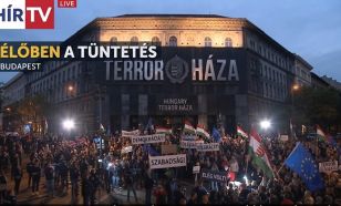 Vasárnap tüntetés a Terror Háza előtt – Élőben közvetíti a Hír TV