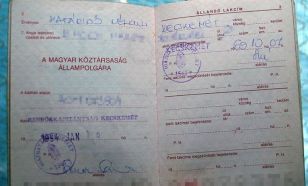 Év végéig lehetne használni a 2000 előtt kiállított személyigazolványokat