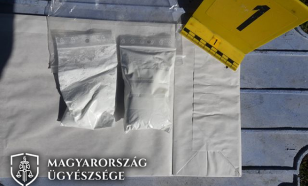 Tolltartóban és bőröndben rejtegették a kábítószert