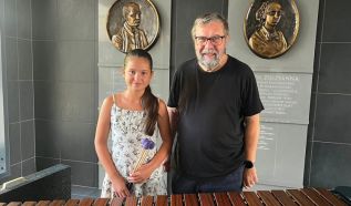 A zene gyógyító ereje: ismét felcsendültek a dallamok a kecskeméti kórházban