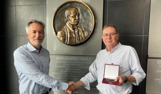 Dr. Boross Gábor, a korszerű emlősebészet kecskeméti meghonosítója kapta a Batthyány-Strattmann-díjat