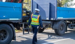 Egyhetes közlekedésbiztonsági akció hétfőtől: Fókuszban a teherautók és a buszok