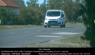 Lakott területen a megengedett 50 km/h helyett 108-cal hajtott