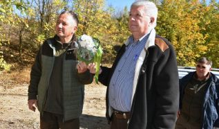 Koszorúzással emlékeztek Krisztus szolgálatára Izsák-Matyópusztán