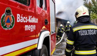 Csarnok égett Lajosmizsén
